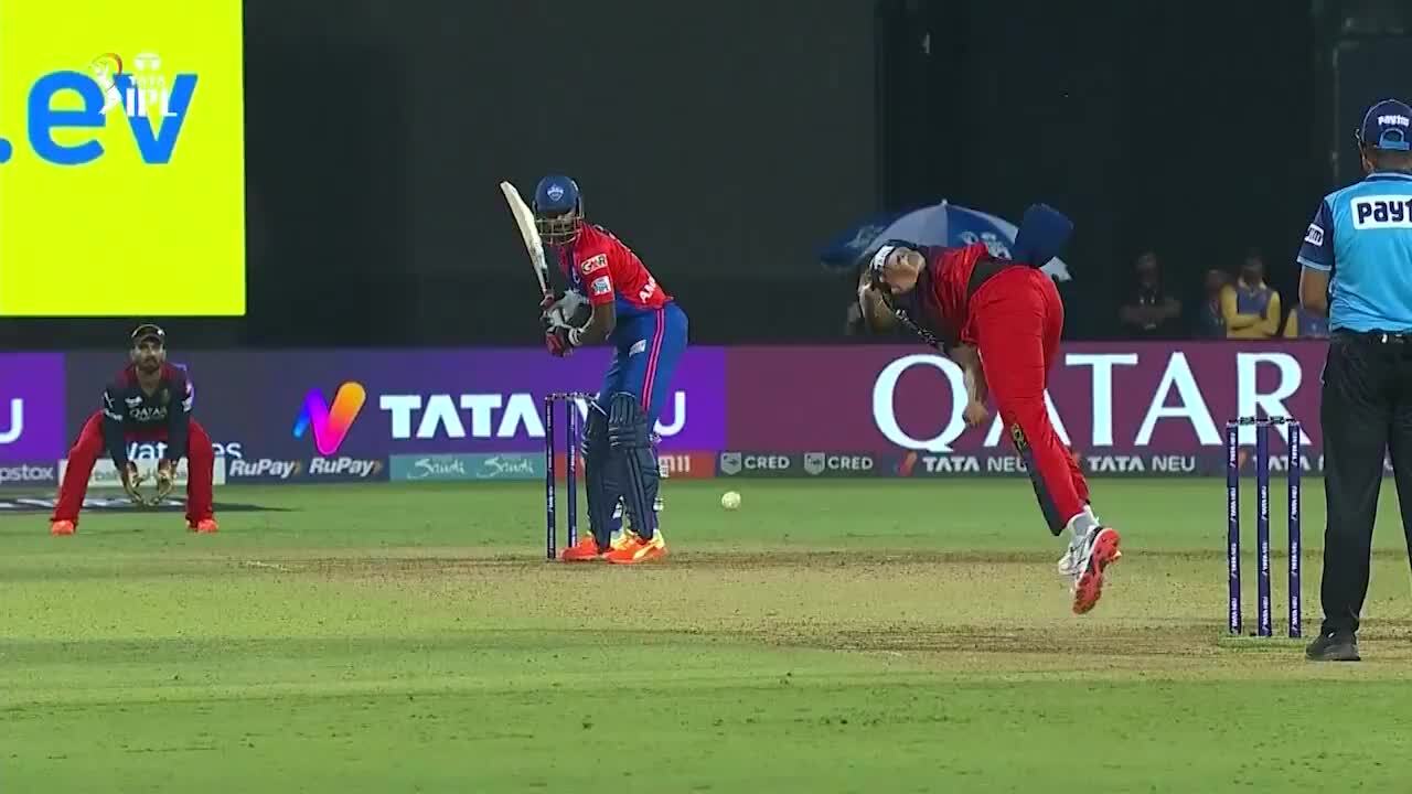 M20: RCB vs DC – Aman Khan Wicket background