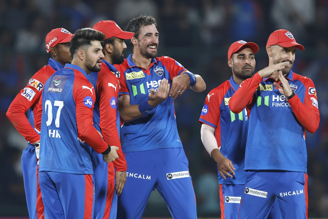 Team Hat-trick: LBW, Blinder, Run out - A fantastic final over for Starc and DC background