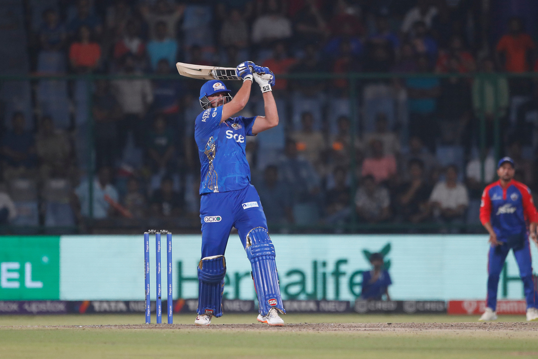 6 & 6: Green, David turn the tide in Mumbai Indians' favour
