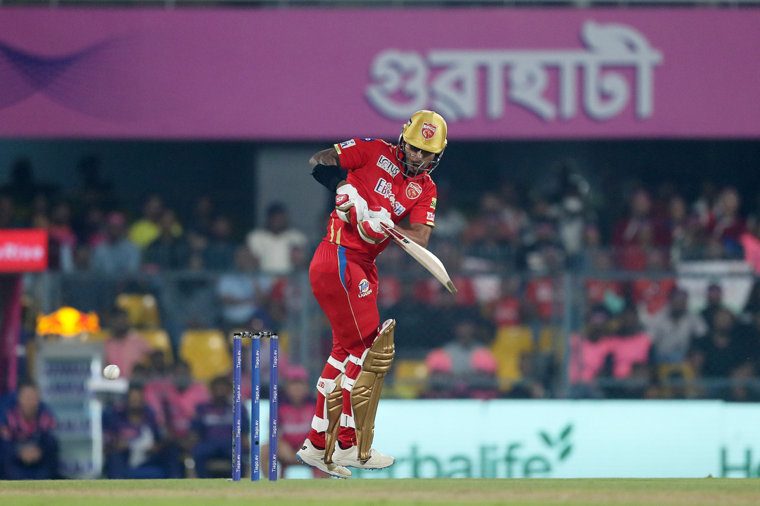 4 X 2: Shikhar Dhawan gets into groove with consecutive well-placed fours background