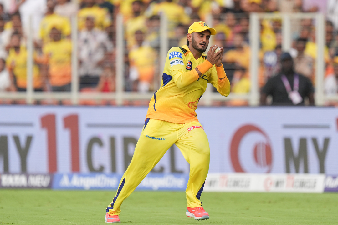 Fantastic running catch ft. Urvil Patel background