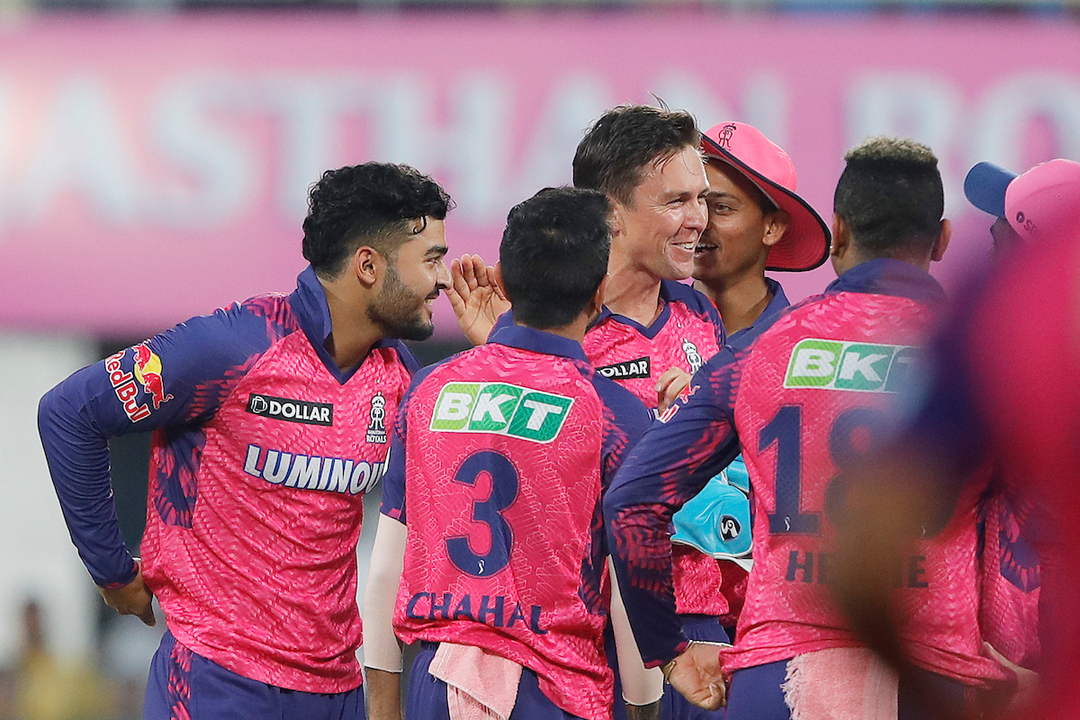 2 in 2: Samson's brilliant catch & Boult's superb inswinger rock DC early