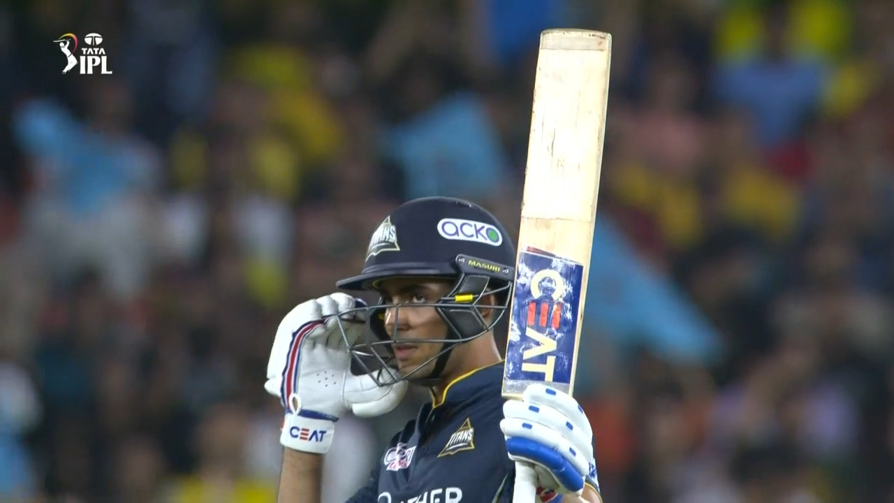 M01: GT vs CSK – Amazing Moments background