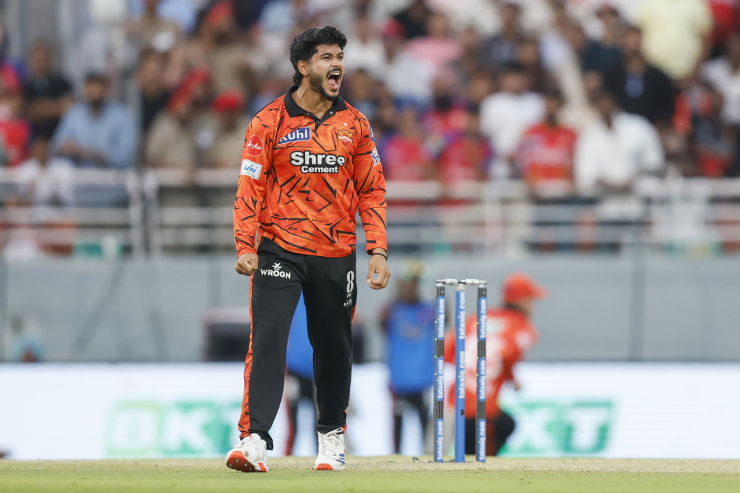 Boundary. Wicket next ball: Shivang does it TWICE to remove Priyansh-Prabhsimran