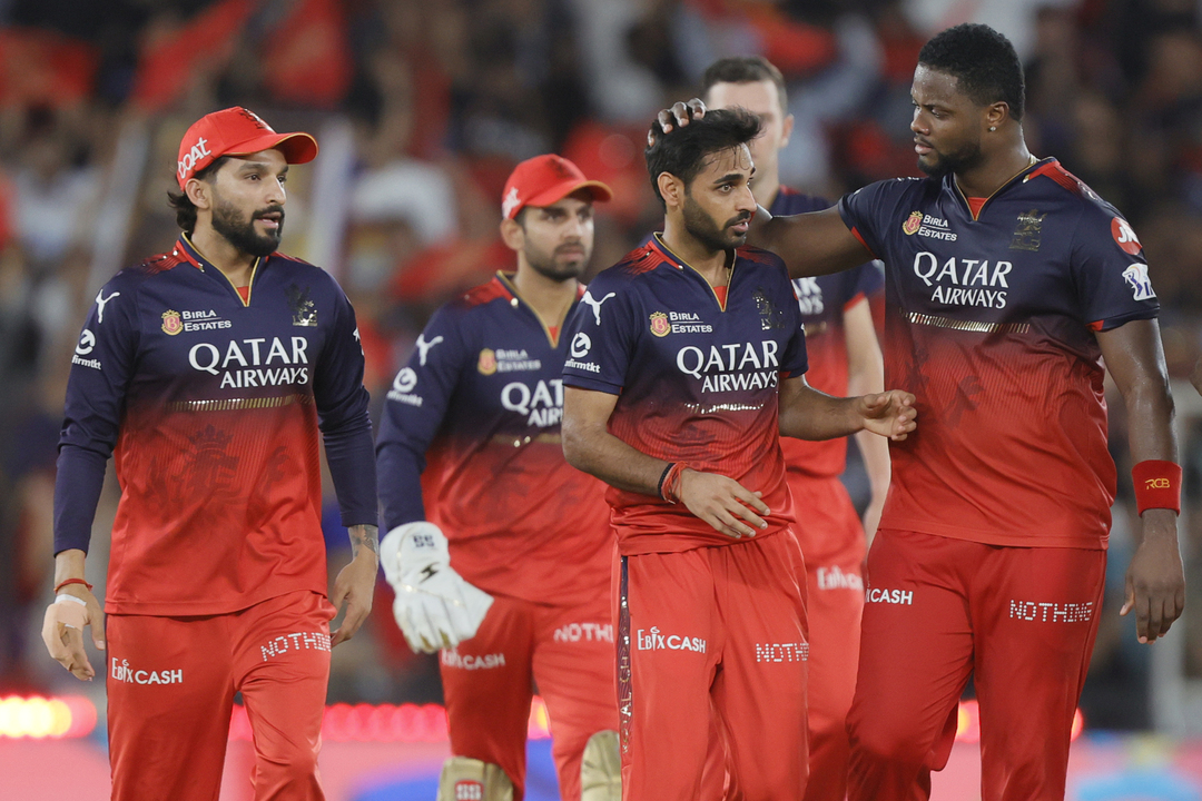Twin Strikes: Bhuvneshwar's game-changing over