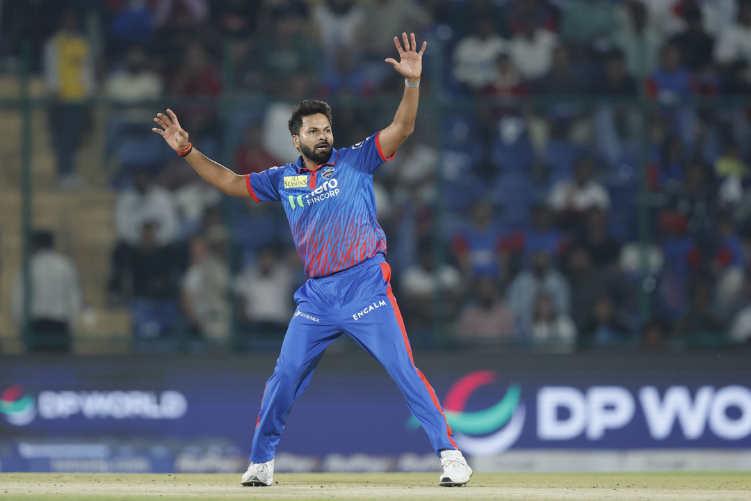 6, W, 4: Mukesh Kumar’s roller-coaster final over background