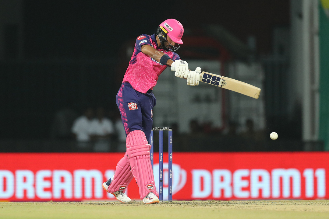 4 x 2: Padikkal hits two consecutive well-timed fours off Deshpande