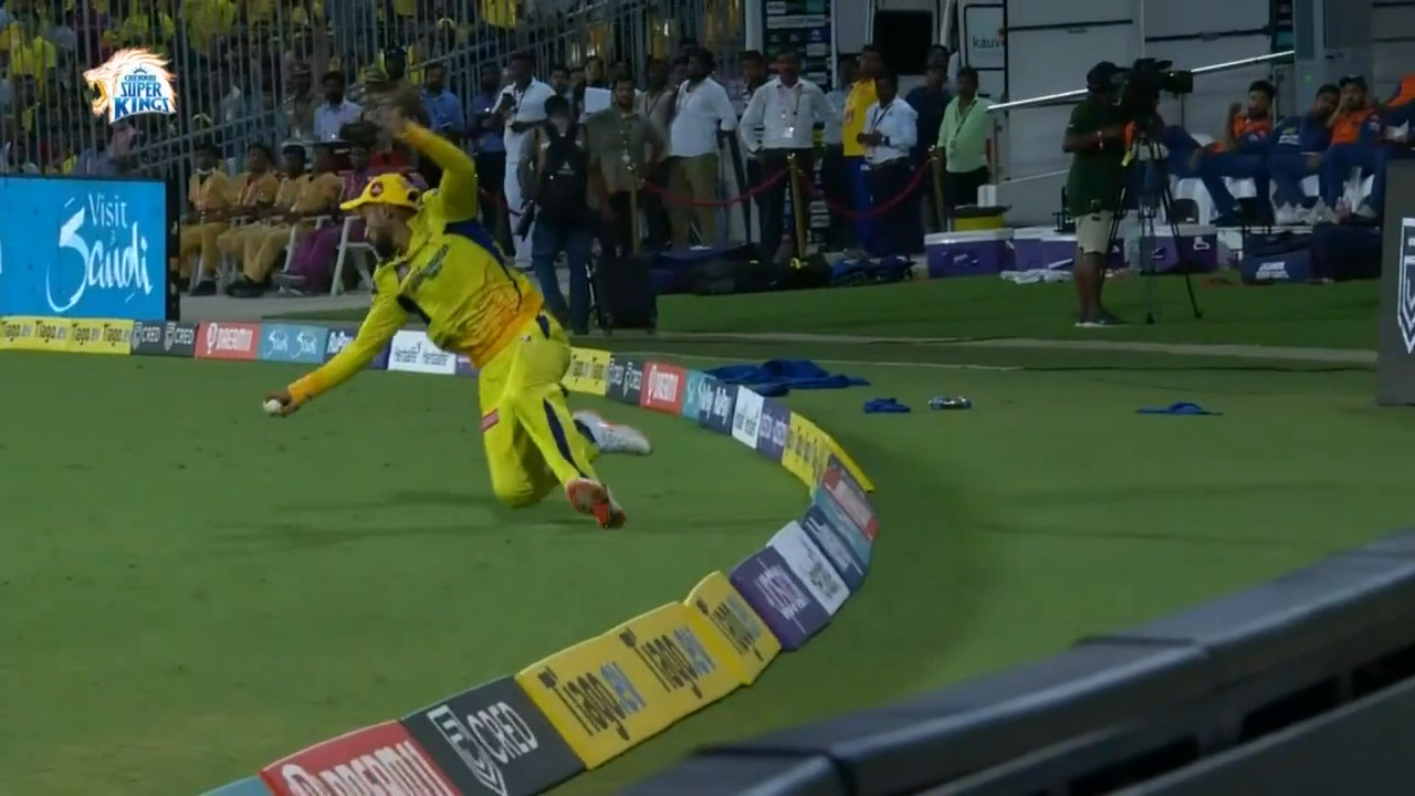 Brilliant reflexes: Ruturaj makes a splendid stop on the boundary line background