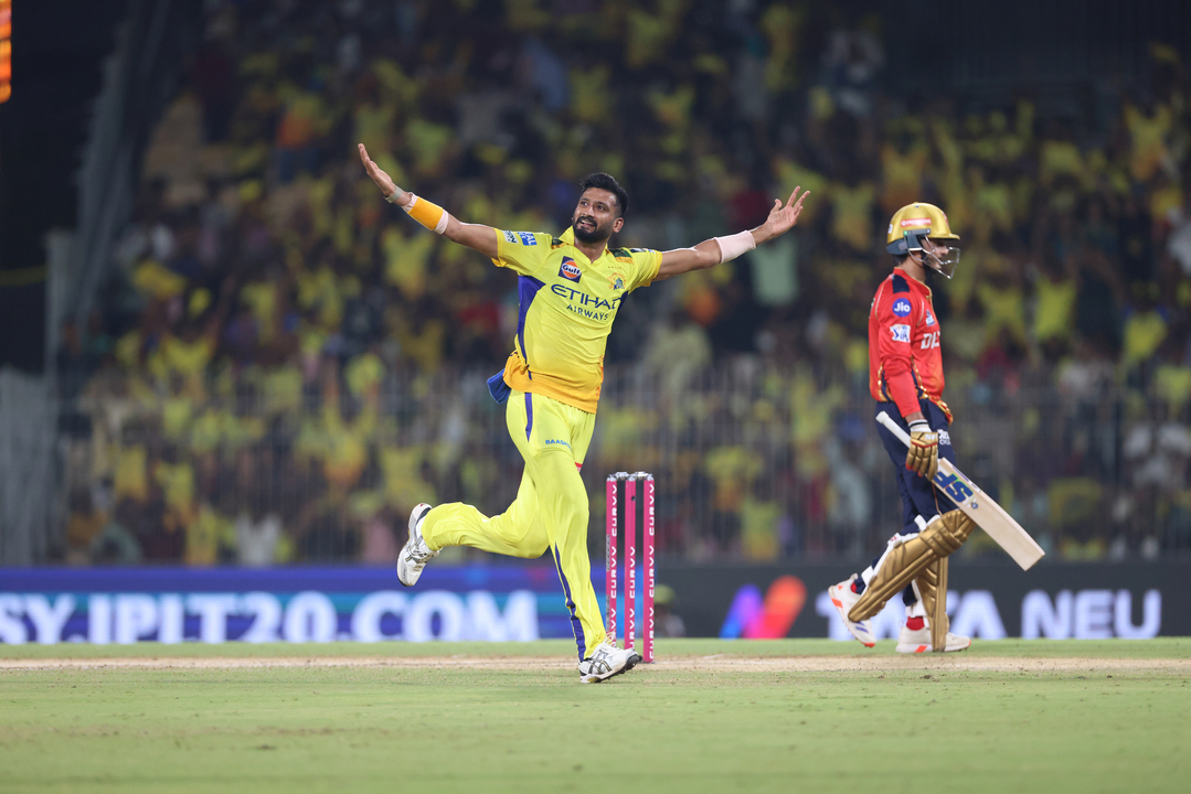 4, 4, W: Khaleel's strong comeback against Priyansh
