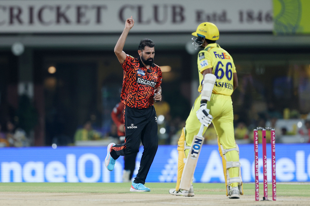 Beauty! Mohd. Shami says hello with a perfect delivery