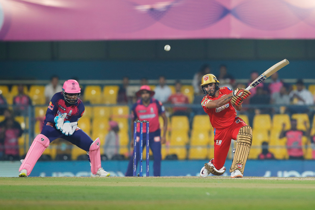 18-run over: Jitesh, Dhawan take the attack to Chahal background