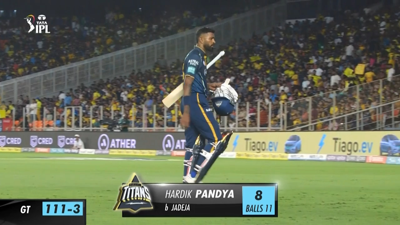 M01: GT vs CSK – Hardik Pandya Wicket background