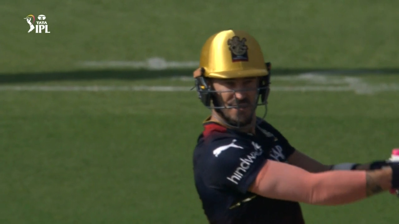 93m cracker: Faf du Plessis hits a powerful maximum