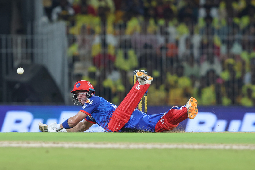 Mix-up in the Middle: Miller-Stubbs survive close run-out chances