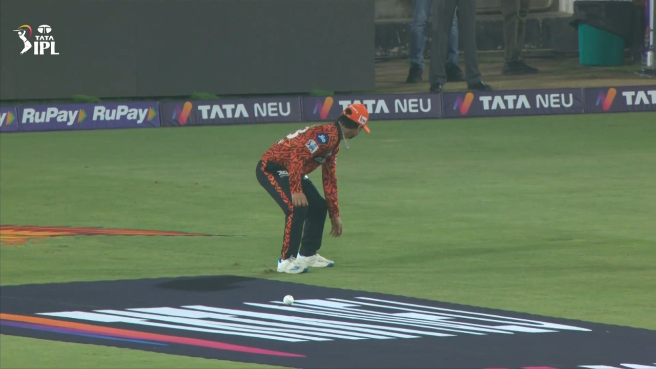 Can you spot the ball? Ishan Kishan couldn't 😉 background
