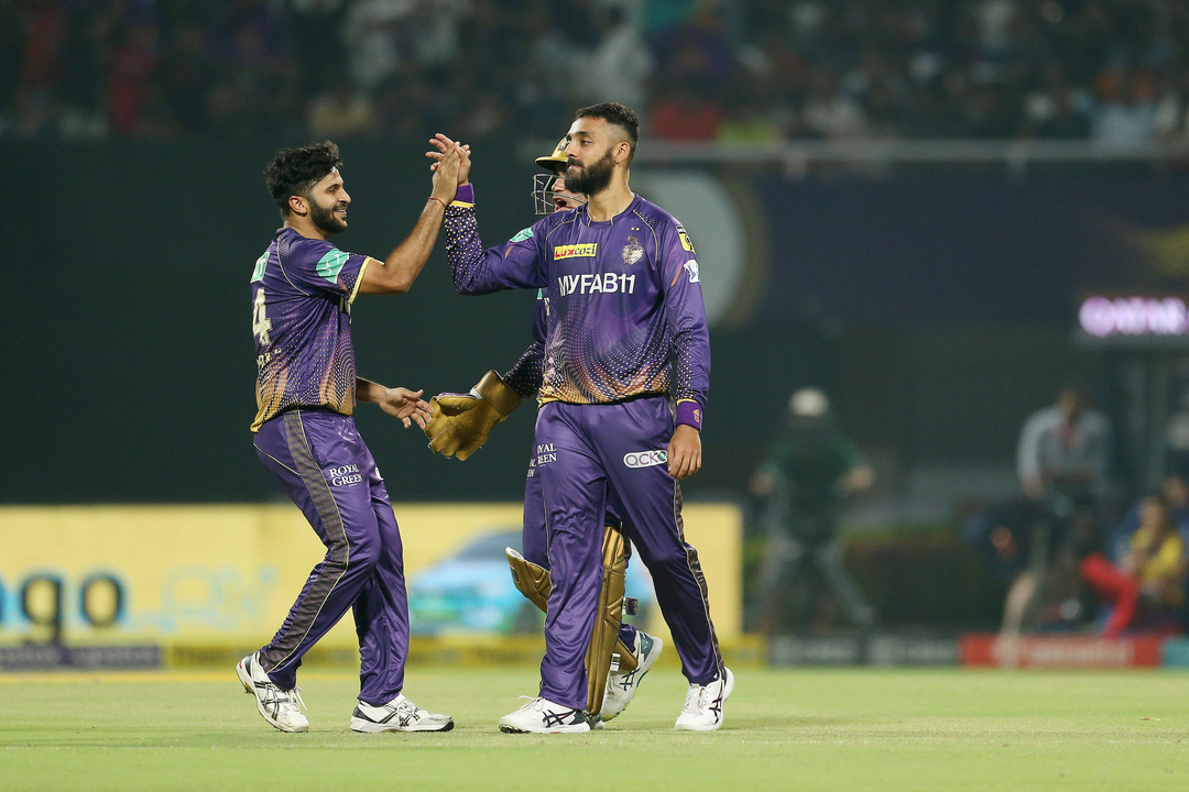 Twin strikes: Varun Chakravarthy sends back Maxwell, Harshal in the same over backdrop
