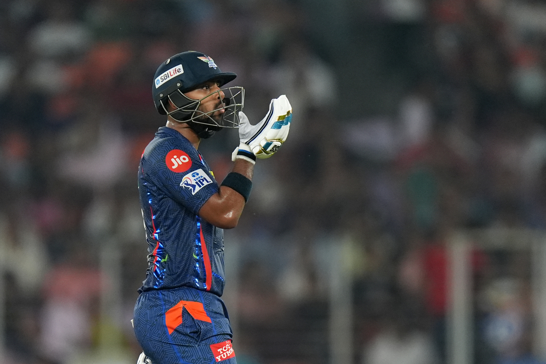 Pooran roars back to form with attacking 56*(27) background
