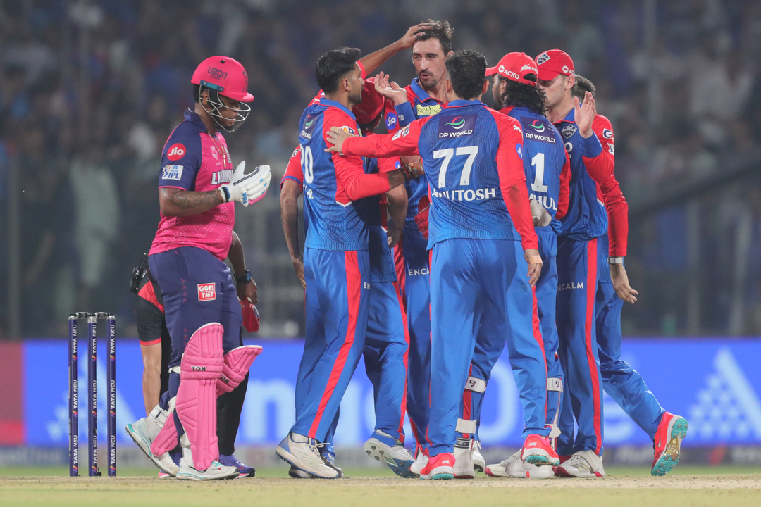Super Over Drama: Starc, Stubbs, Rahul win it for DC background