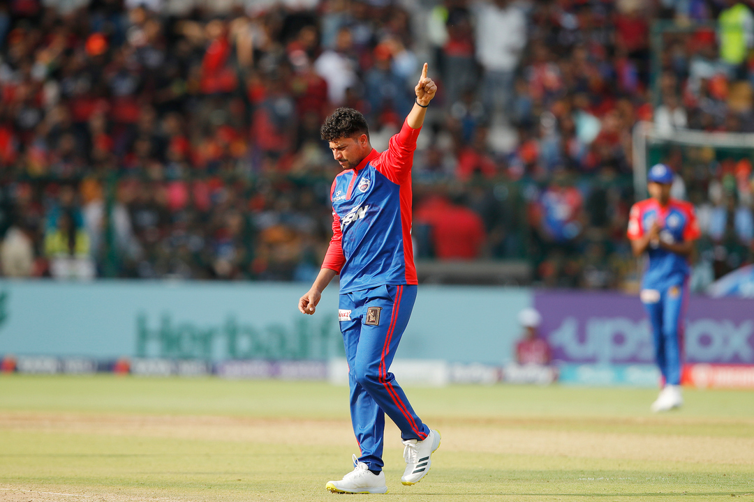2 in 2: Kuldeep gets massive wickets of Maxwell & Karthik