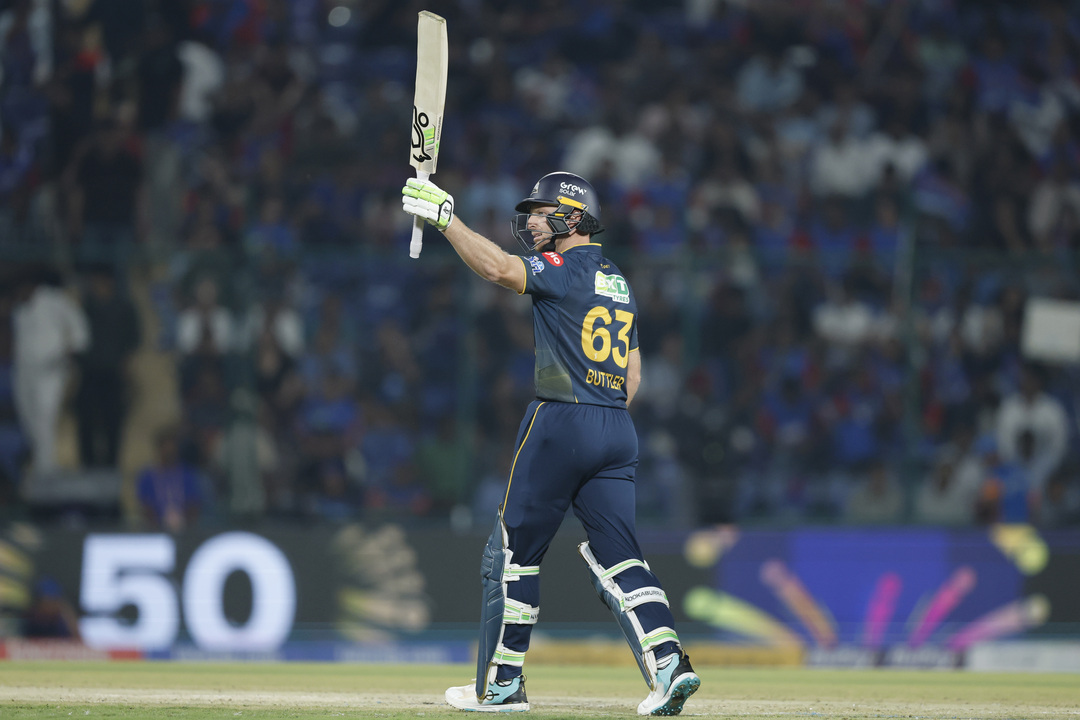 Jos the Boss! Buttler lights it up with 52(27)