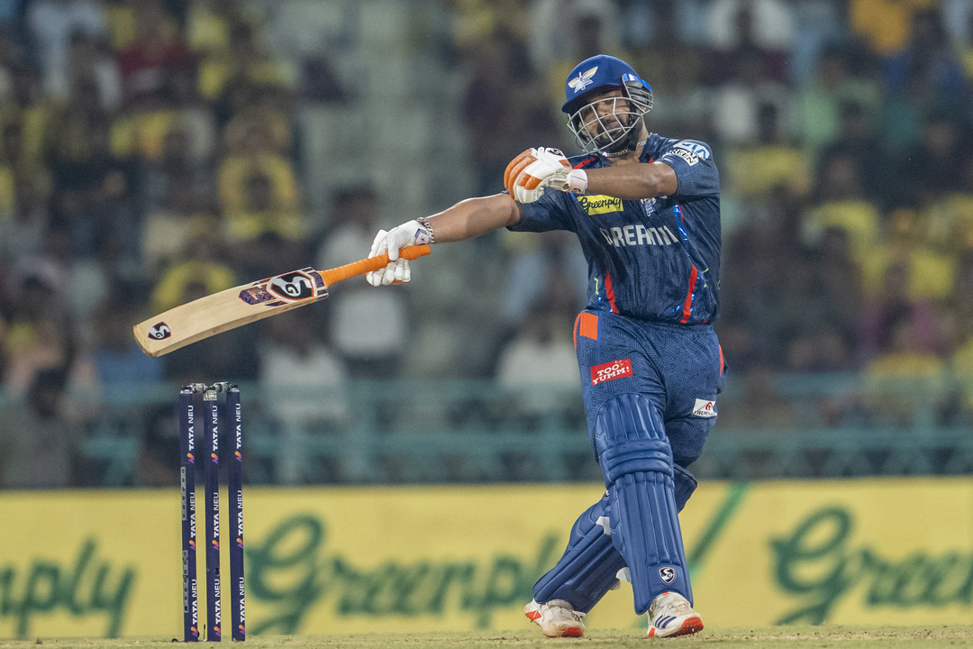 One-Handed Maximum! Pant Brings Up First Fifty of the Season in Style backdrop