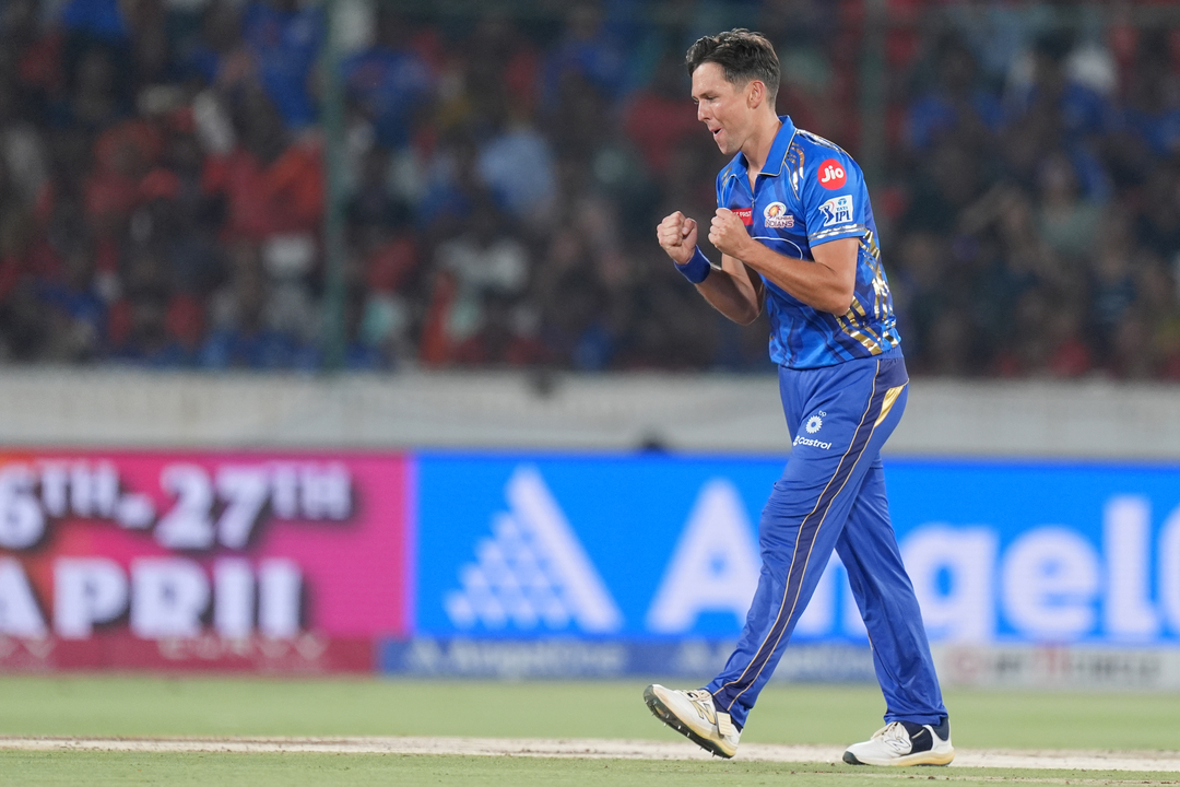 Early Thunder Boult: Trent dismisses Head & Abhishek