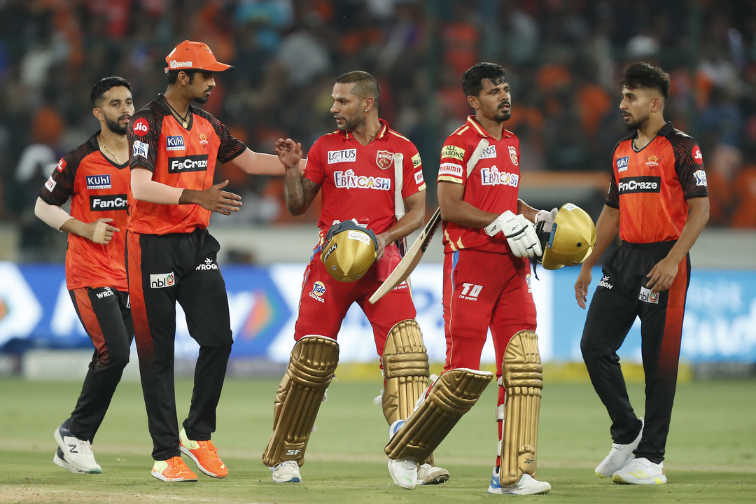 Last man standing: Shikhar Dhawan's applause-worthy 99*(66) background
