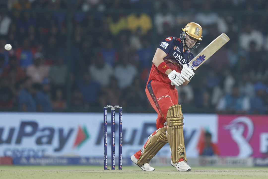 Shot! x 2: Debutant Bethell takes on Starc with stylish shots