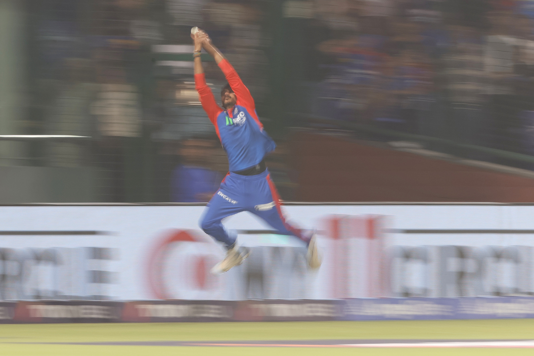 100 points to that effort, Axar Patel with a brilliant save