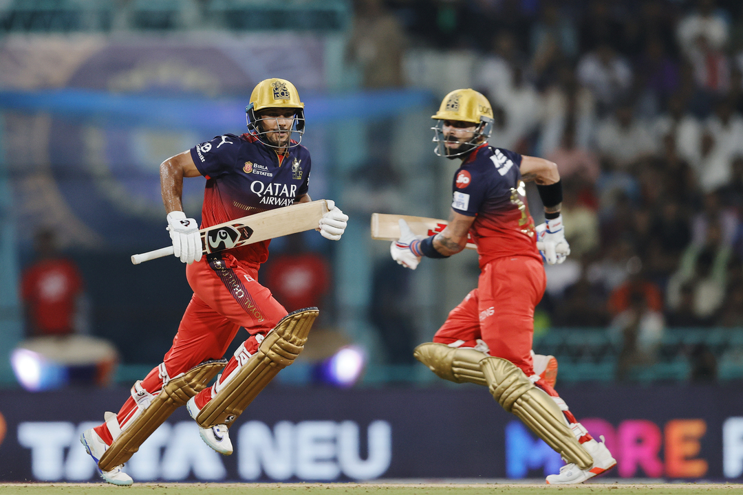 4,4,4,4: Kohli, Mayank up the ante