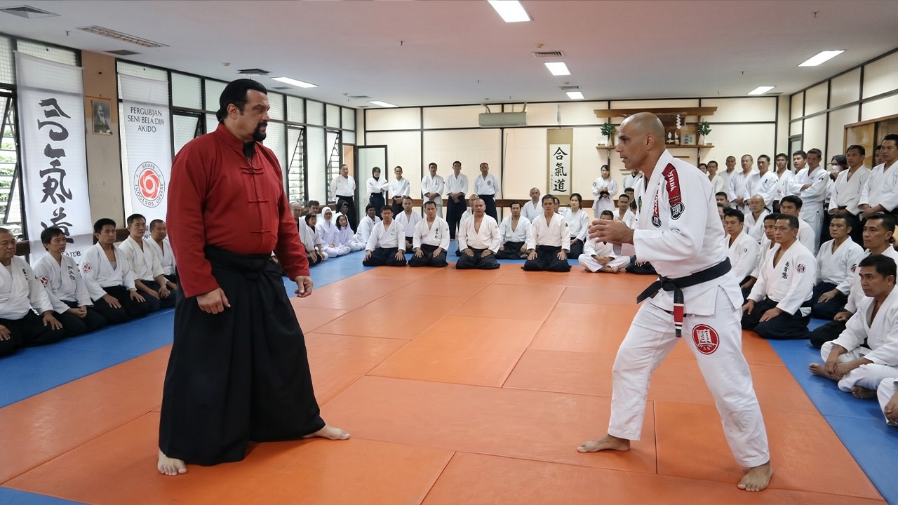 When Royce Gracie Faced Steven Seagal’s Aikido — Things Got Interesting