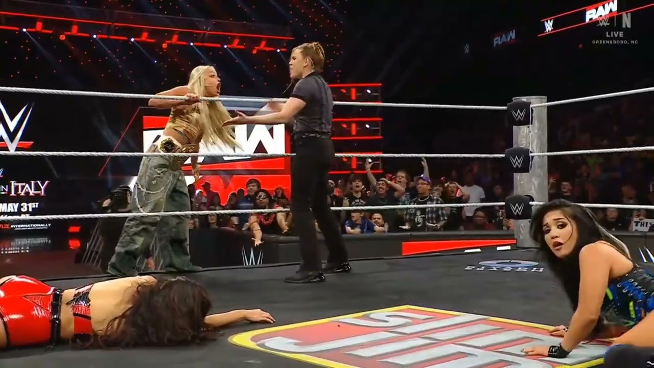Roxanne vs Brie Bella & Paige - Raw May 18 2026 background