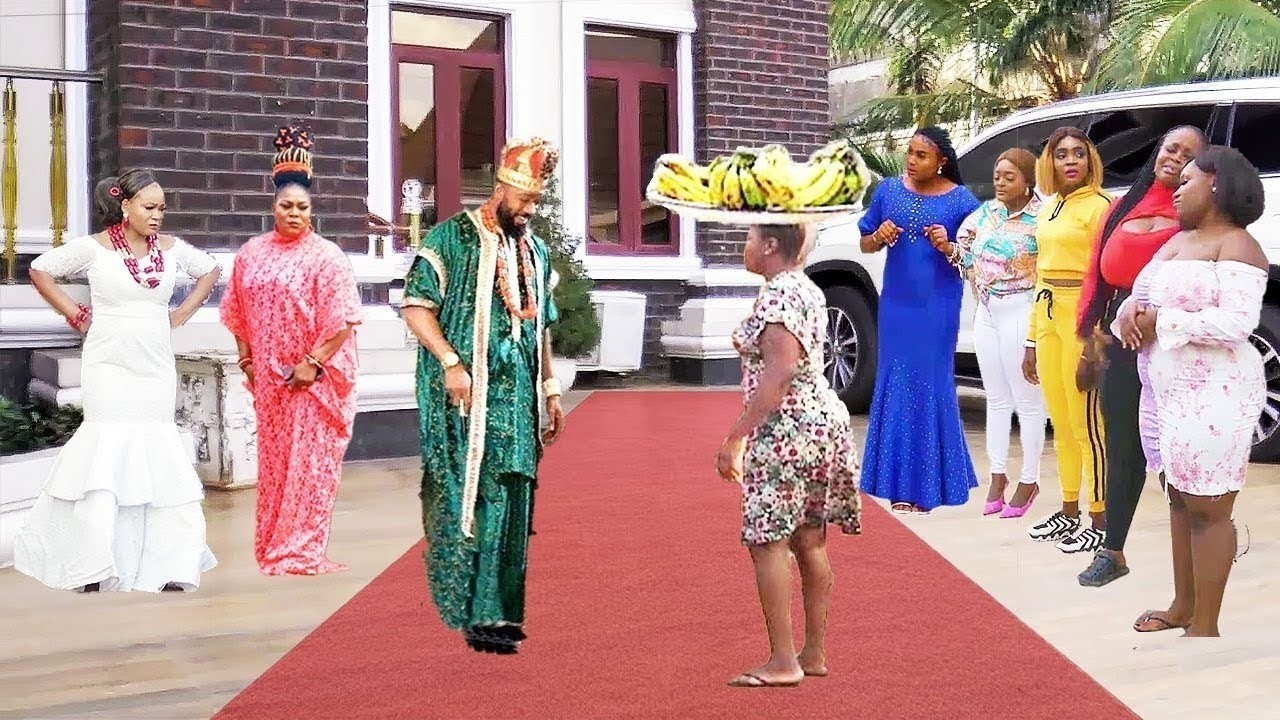 The Prince Fell in Love With a Fruit Seller Who Entered the Palace
