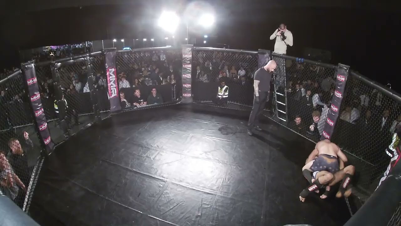 MANCHESTER | MMA | EL DIABLO VS IRON ARYAN background