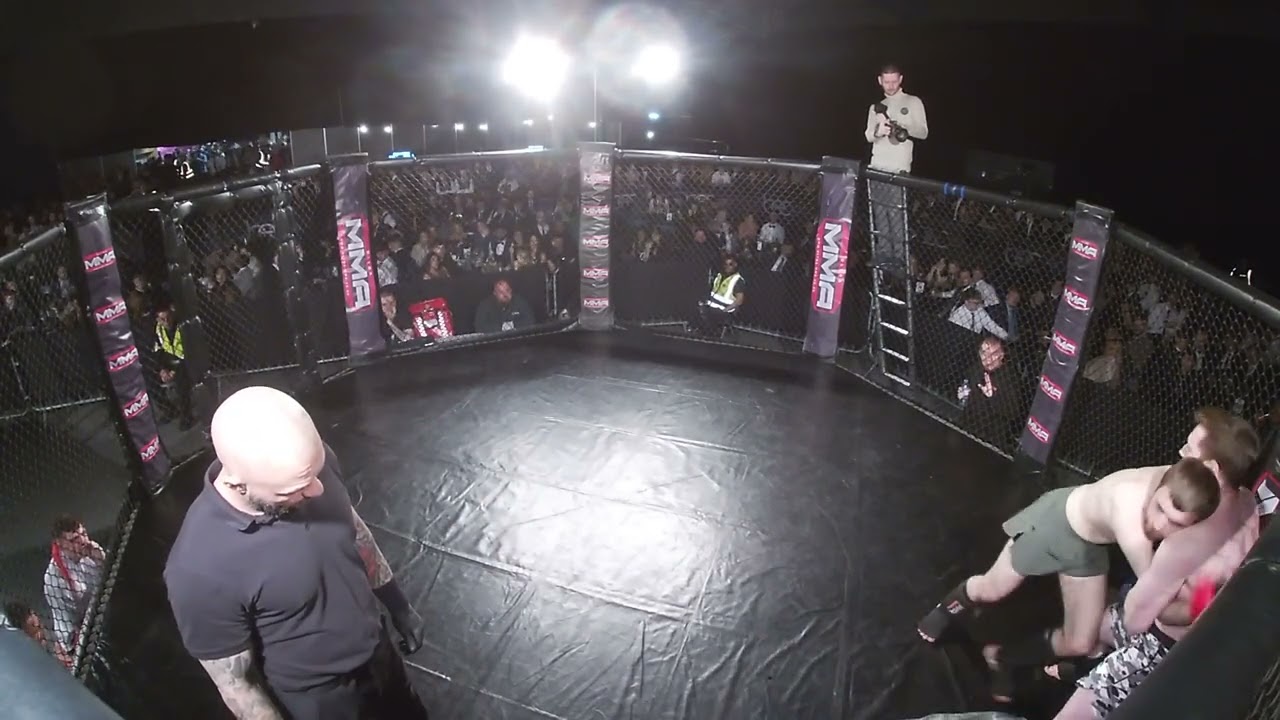 MANCHESTER | MMA | BARTEK SWIETEK VS TOM background