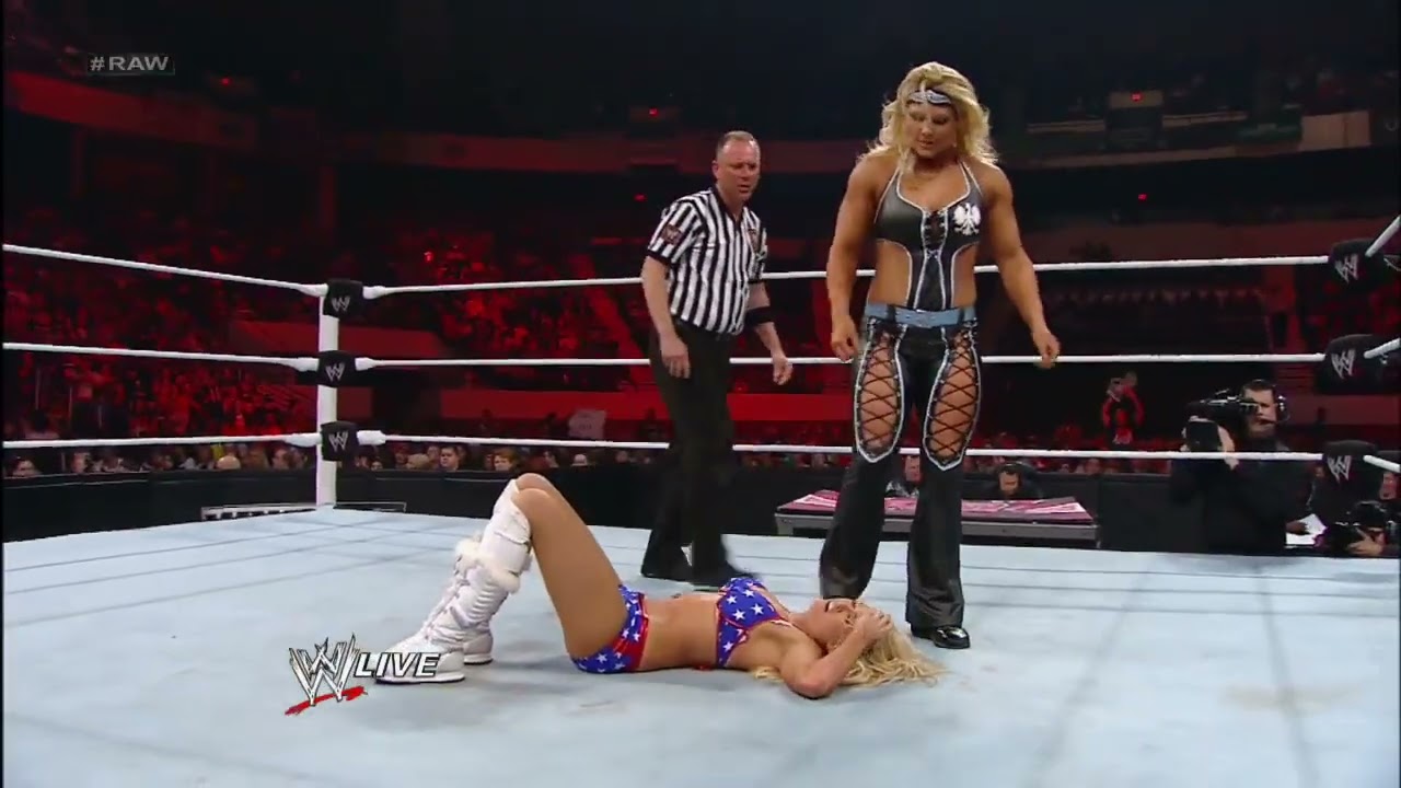 Beth Phoenix vs. Kelly Kelly: Raw, May 21, 2012