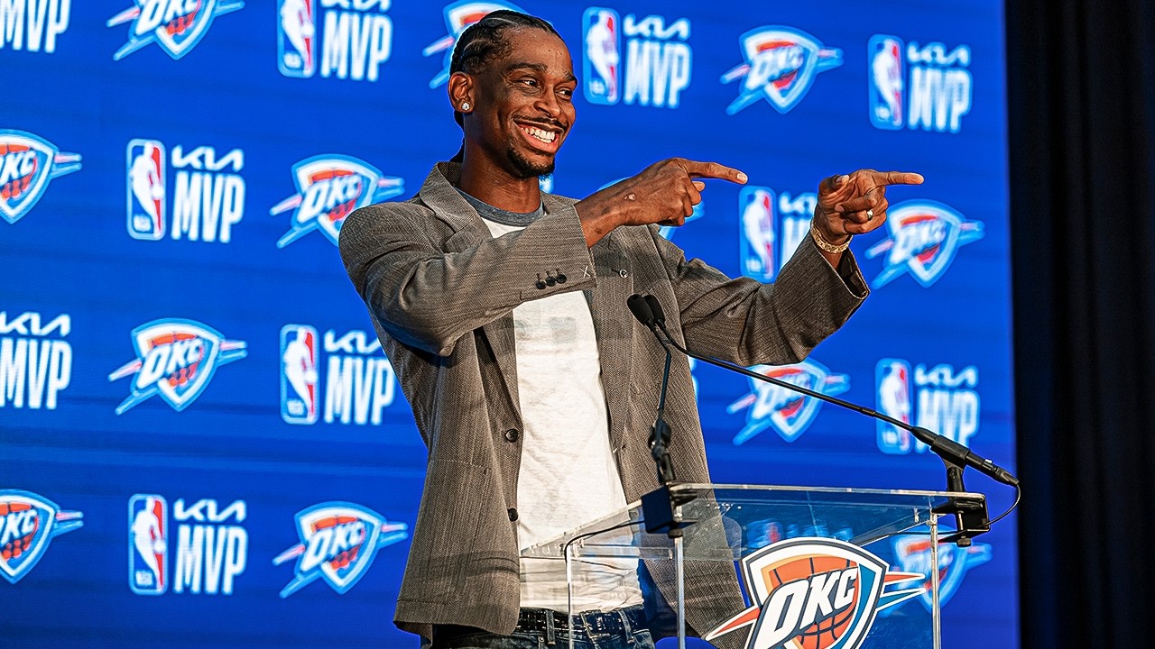 Shai Gilgeous-Alexander's FULL 2025-26 Kia MVP Acceptance Speech! ЁЯПЖ background