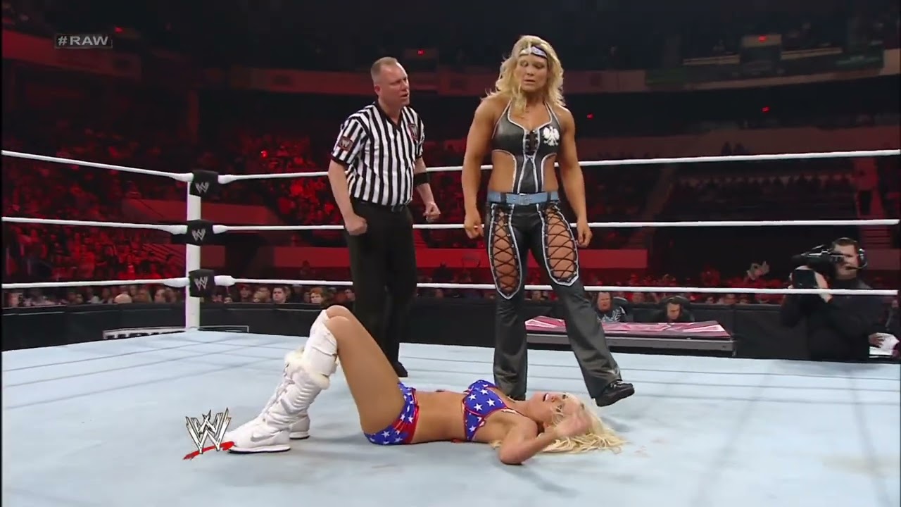 FULL MATCH - Beth Phoenix vs. Kelly Kelly: Raw, May 21, 2012