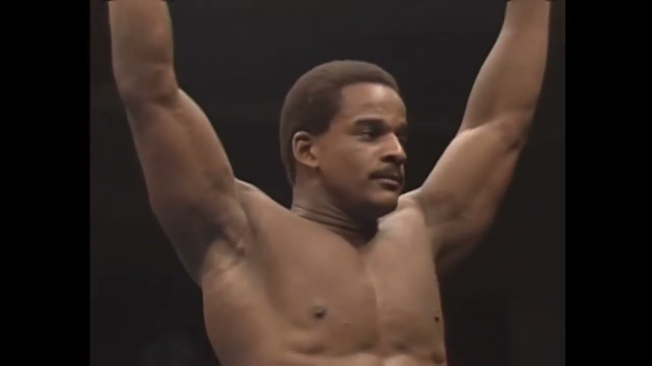 Norman Smiley vs Minoru Suzuki (UWF Newborn 7-20-90) background