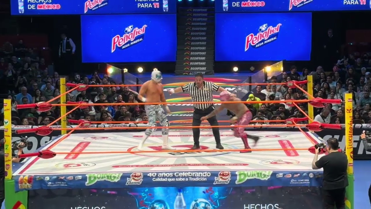 Villano III Jr., Atlantis Jr. y Zandokan Jr. por el pase a la final de la copa Jr. VIP background