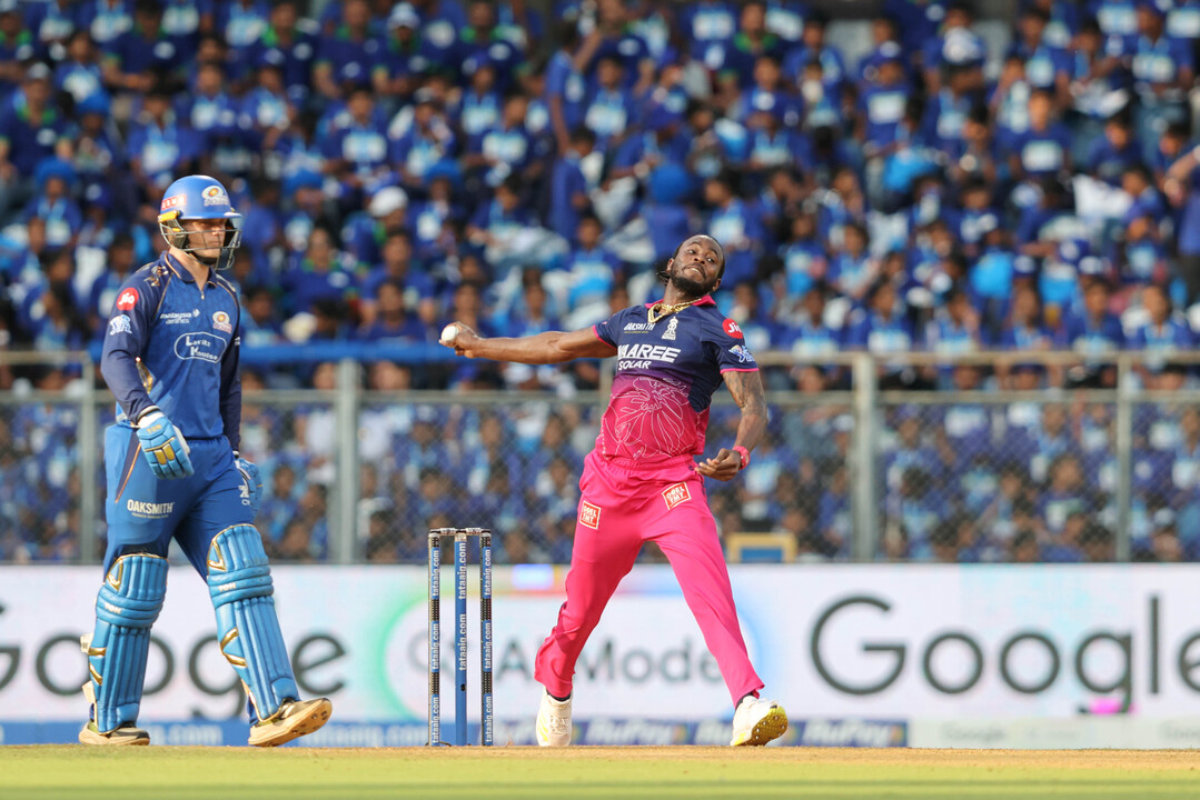 Jofra Archer crashes MI's party with 3/17 background