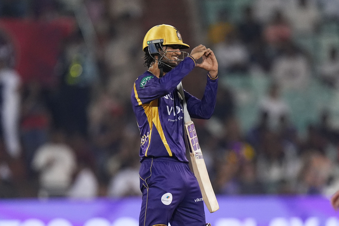 Angkrish Raghuvanshi oozes class with crafty 71(46) background