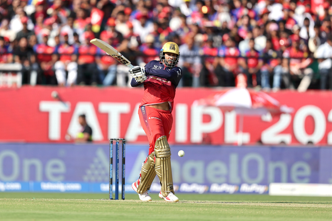 6, 4, 6! Venky Iyer shifts gears after 50