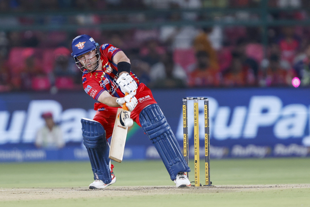 4,4,6: Josh Inglis' attack on Sandeep Sharma background