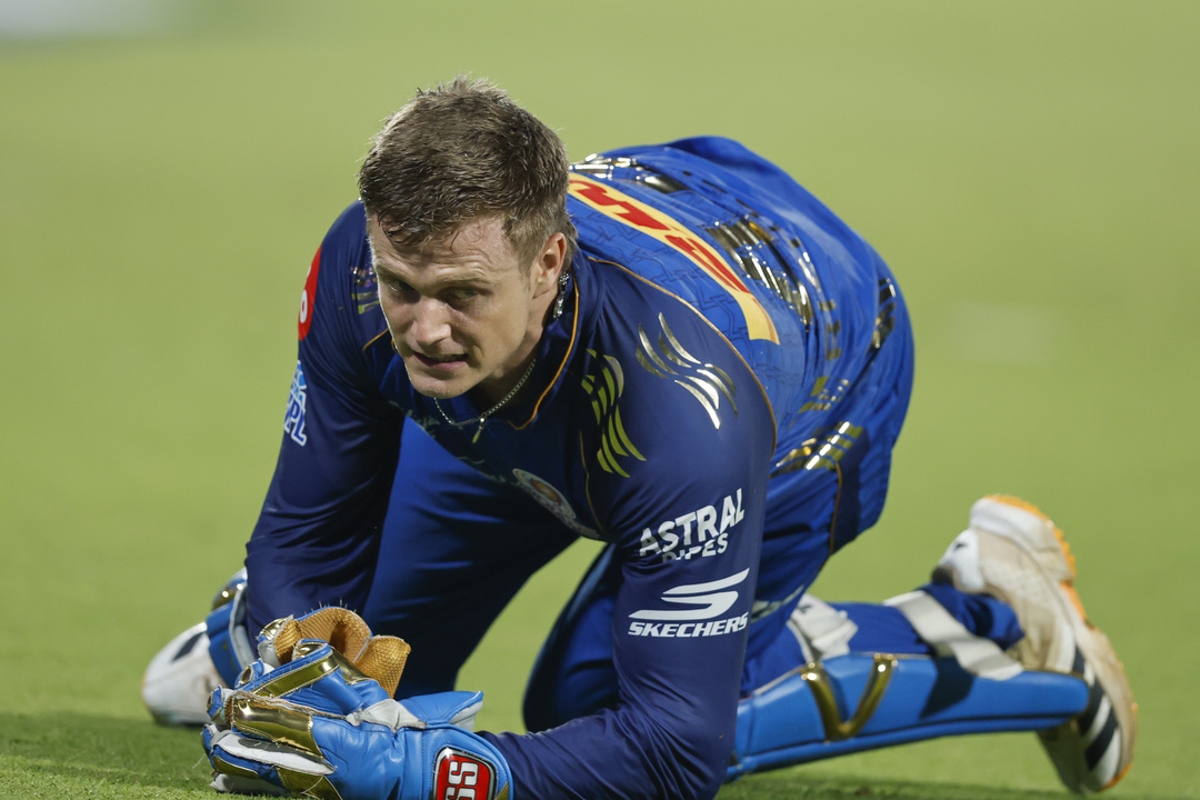 No mix-up here! Rickelton dodges traffic for a brilliant catch background