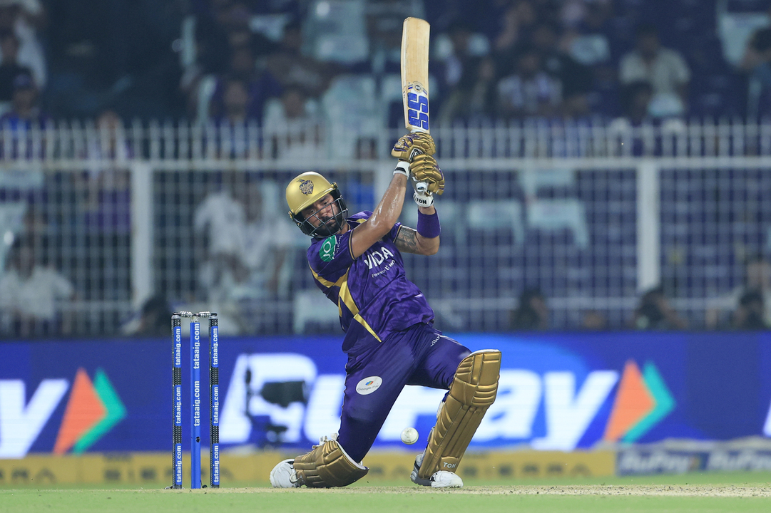Composed Manish Pandey holds the fort with 45(33) background