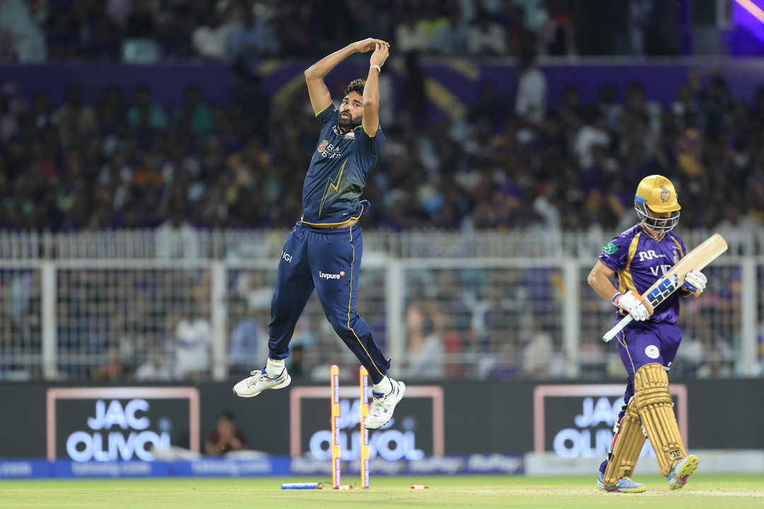 Siraj rattles Rahane's stumps, brings out the 'Siuuu' background