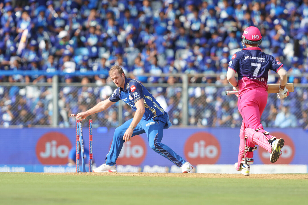 Run out! Confusion ends Shanaka's cameo for 29 (15)