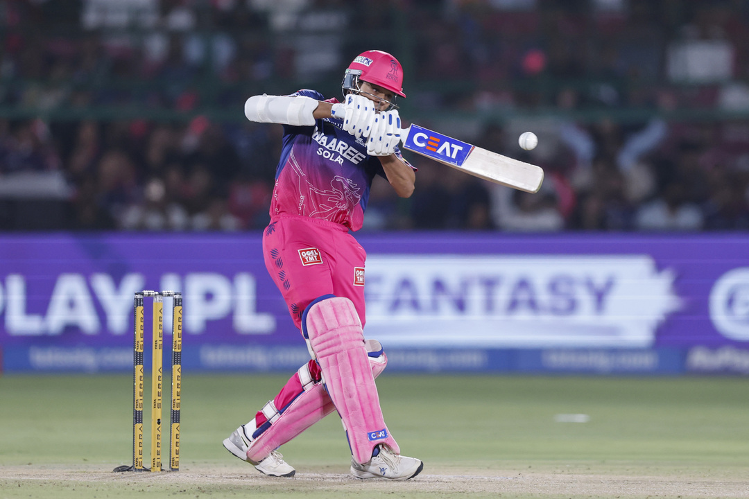Boundaries, Extras, Misfield! Jaiswal smashes 23 in the opening over