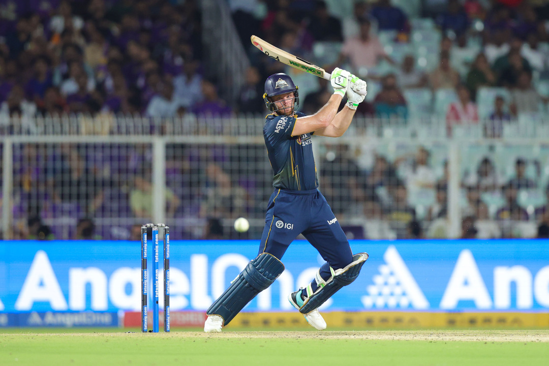 Jos Buttler takes chase deep with gritty 57(35) background